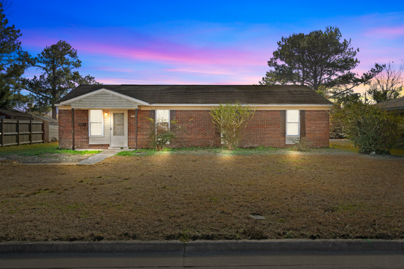 6800 Parker Farm Dr in Wilmington, NC - Building Photo