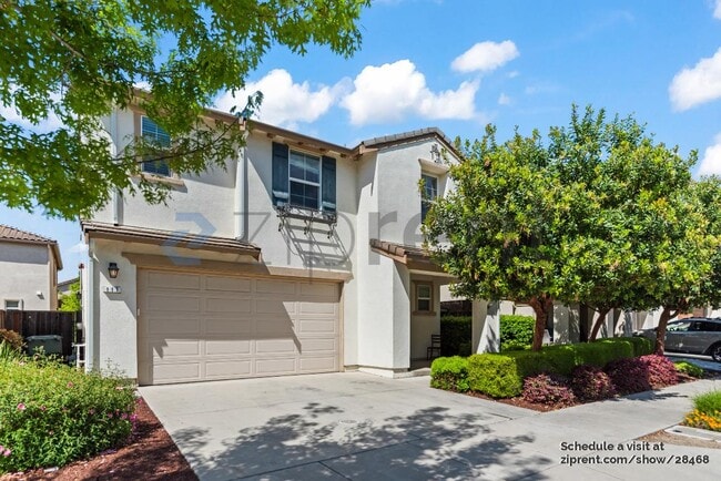 117 Caspian Way in Gilroy, CA - Building Photo - Building Photo