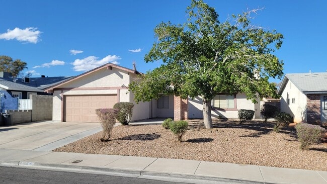 6208 Old Trail Rd in Las Vegas, NV - Foto de edificio - Building Photo
