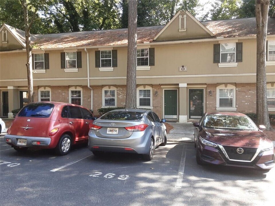 6900 Roswell Rd in Sandy Springs, GA - Building Photo