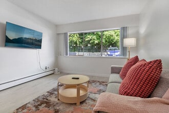 2225 W 8th Ave in Vancouver, BC - Building Photo - Building Photo