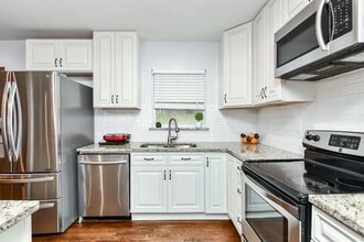 2480 Cascade Rd SW in Atlanta, GA - Building Photo - Building Photo