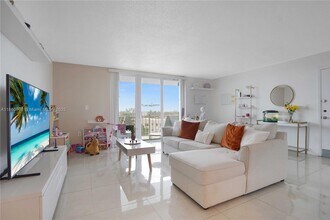 7133 Bay Dr in Miami Beach, FL - Building Photo - Building Photo