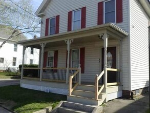 8 Allen St in Berwick, ME - Building Photo - Building Photo