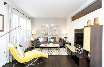 455 at Tinner Hill in Falls Church, VA - Foto de edificio - Interior Photo