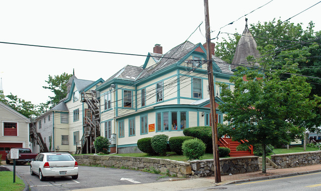 118 Locust St in Dover, NH - Building Photo - Building Photo