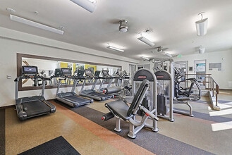 Aviara in Mercer Island, WA - Foto de edificio - Building Photo