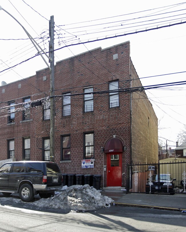 680 E 231st St in Bronx, NY - Building Photo - Building Photo