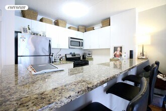 225 8th Ave in New York, NY - Building Photo - Building Photo