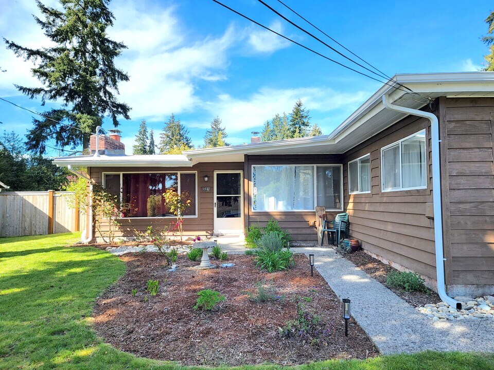324 NE 157th St in Shoreline, WA - Building Photo