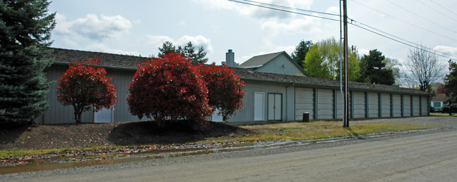 Edgewater Square in Lebanon, OR - Building Photo - Building Photo