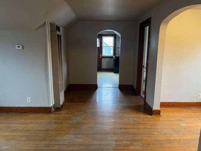 2053 S 68th St-Unit -2055 in West Allis, WI - Foto de edificio - Building Photo