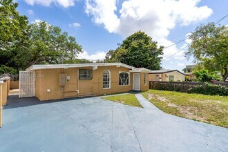 6321 NW 20th Ave in Miami, FL - Building Photo - Building Photo