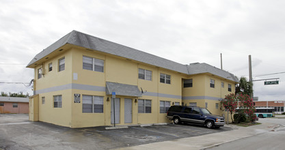 1160 W Blue Heron Blvd in Riviera Beach, FL - Building Photo - Building Photo