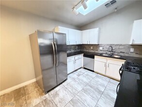 1913 Poppy Hill St in Las Vegas, NV - Building Photo - Building Photo