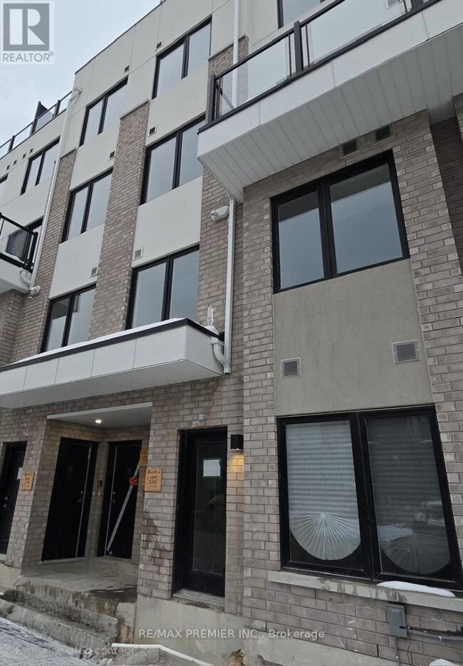 1695 Dersan St in Pickering, ON - Building Photo - Building Photo