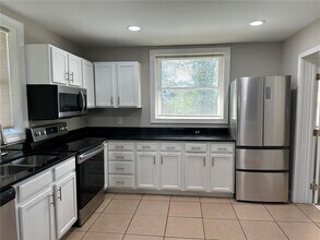 2415 Crestview Ave in Decatur, GA - Building Photo - Building Photo