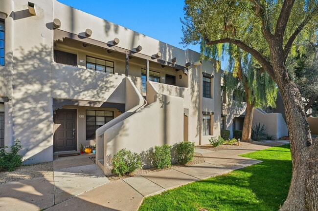 1449 E Highland Ave, Unit 16 in Phoenix, AZ - Foto de edificio - Building Photo