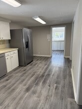 2412 Leaphart Rd in West Columbia, SC - Building Photo - Building Photo
