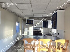 37 Mason Ave in Portsmouth, RI - Building Photo - Building Photo