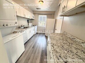 20586 Lorain Rd in Fairview Park, OH - Building Photo - Building Photo