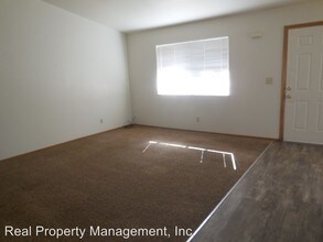 3400 Magnums Way in Redding, CA - Foto de edificio - Building Photo