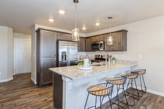 7012 C St SW in Cedar Rapids, IA - Foto de edificio - Building Photo