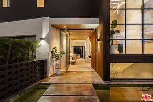 5988 W 76th St in Los Angeles, CA - Building Photo