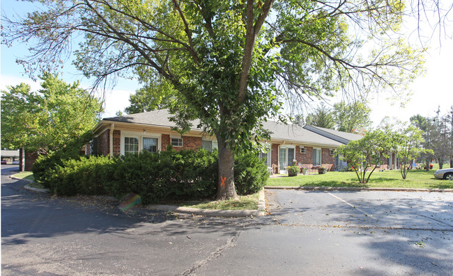 Bethel Woods Apartments in Bethel, OH - Building Photo - Building Photo