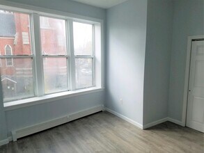 4 Webster Ave, Unit 2 in Somerville, MA - Foto de edificio - Building Photo