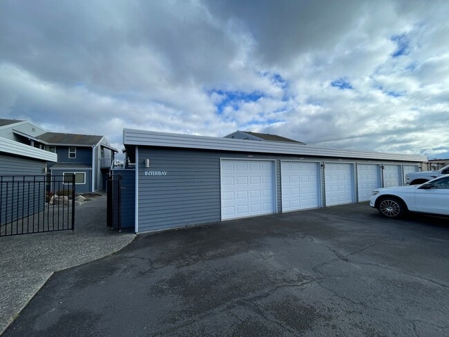 2001 Skyline Way in Anacortes, WA - Building Photo - Building Photo