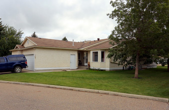 9291 172nd St NW in Edmonton, AB - Building Photo - Building Photo