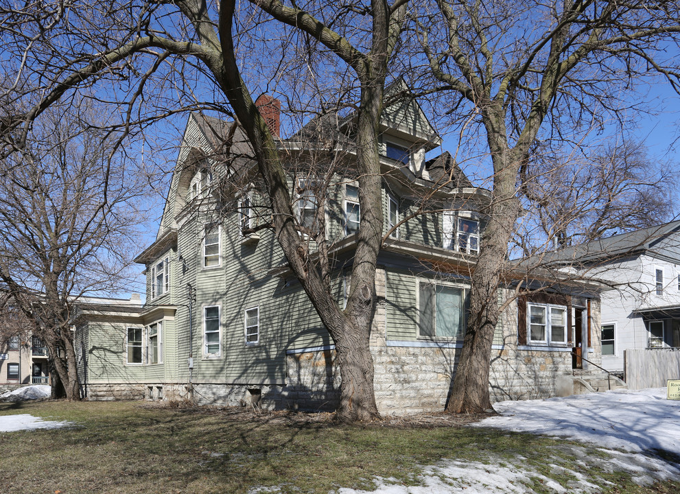 2320 Colfax Ave S in Minneapolis, MN - Building Photo