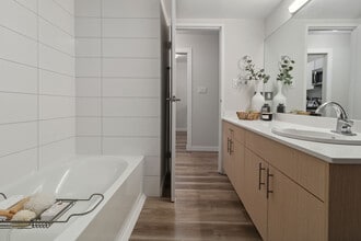 Lynmour Apartments in North Vancouver, BC - Building Photo - Building Photo