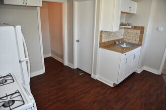 1694 S Washington Ave, Unit B in Columbus, OH - Building Photo - Building Photo