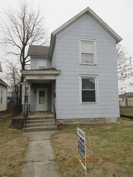 3209 S Harrison St in Fort Wayne, IN - Building Photo