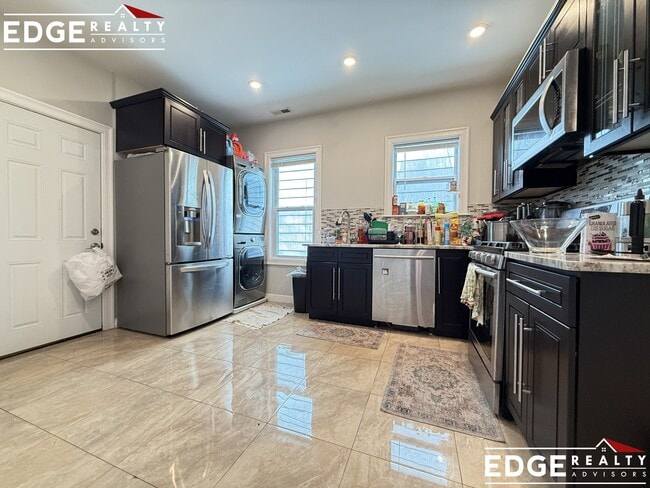 83 Newbury St, Unit 2 in Somerville, MA - Foto de edificio - Building Photo