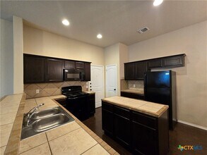 697 Creekside Cir in New Braunfels, TX - Building Photo - Building Photo