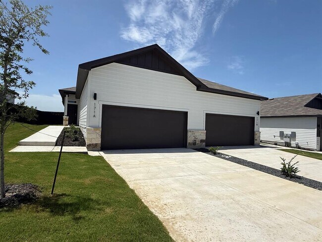 171 Schrader Dr in Buda, TX - Building Photo - Building Photo