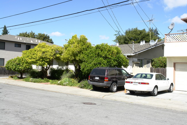 1040 Florence Ln in Menlo Park, CA - Foto de edificio - Building Photo