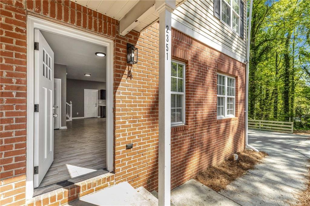 2351 Perry Blvd NW in Atlanta, GA - Foto de edificio