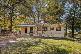 405 18th Ave NW in Center Point, AL - Building Photo