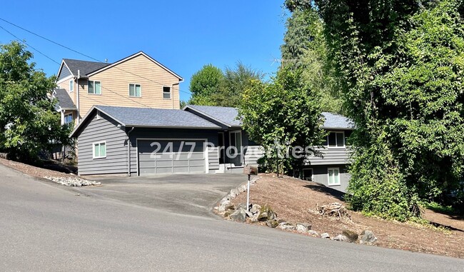 1103 Charman St in Oregon City, OR - Building Photo - Building Photo