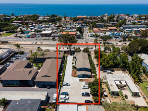 951 N Vulcan Ave in Encinitas, CA - Building Photo - Building Photo