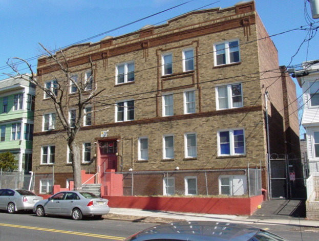 144 Clinton Pl in Newark, NJ - Building Photo