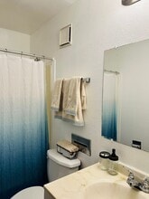 2410 Rio Dr, Unit 202 in Bullhead City, AZ - Building Photo - Building Photo