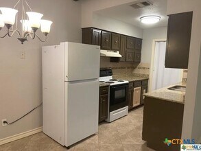 2016 Nevada St in San Marcos, TX - Building Photo - Building Photo