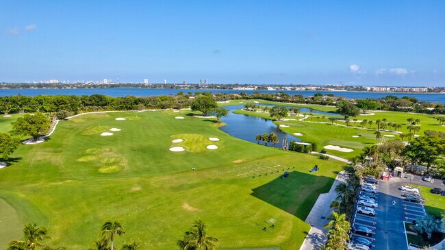 2000 Presidential Way in West Palm Beach, FL - Building Photo - Building Photo