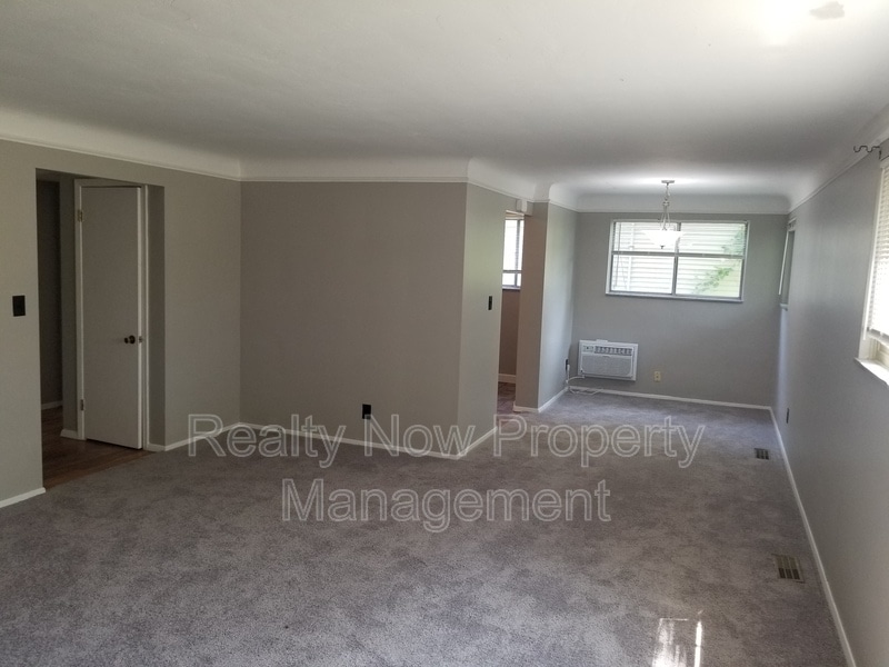 20838 Detroit Rd Photo