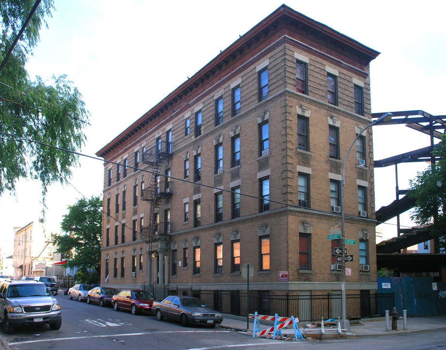 723 Oakland Pl in Bronx, NY - Foto de edificio